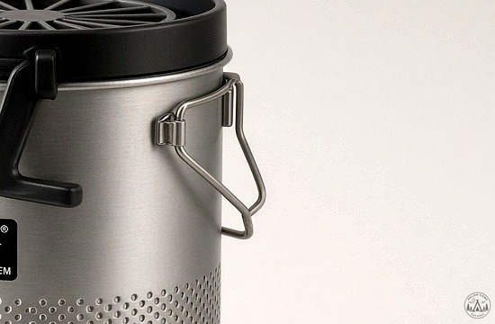 Insulated grip on the Reactor pot handle