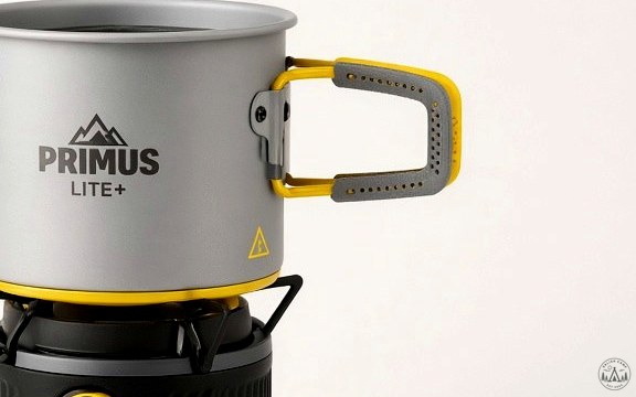 Lite Plus pot-support pegs holding a non-system pan