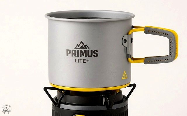Lite Plus burner twist-locked under the PrimeTech pot