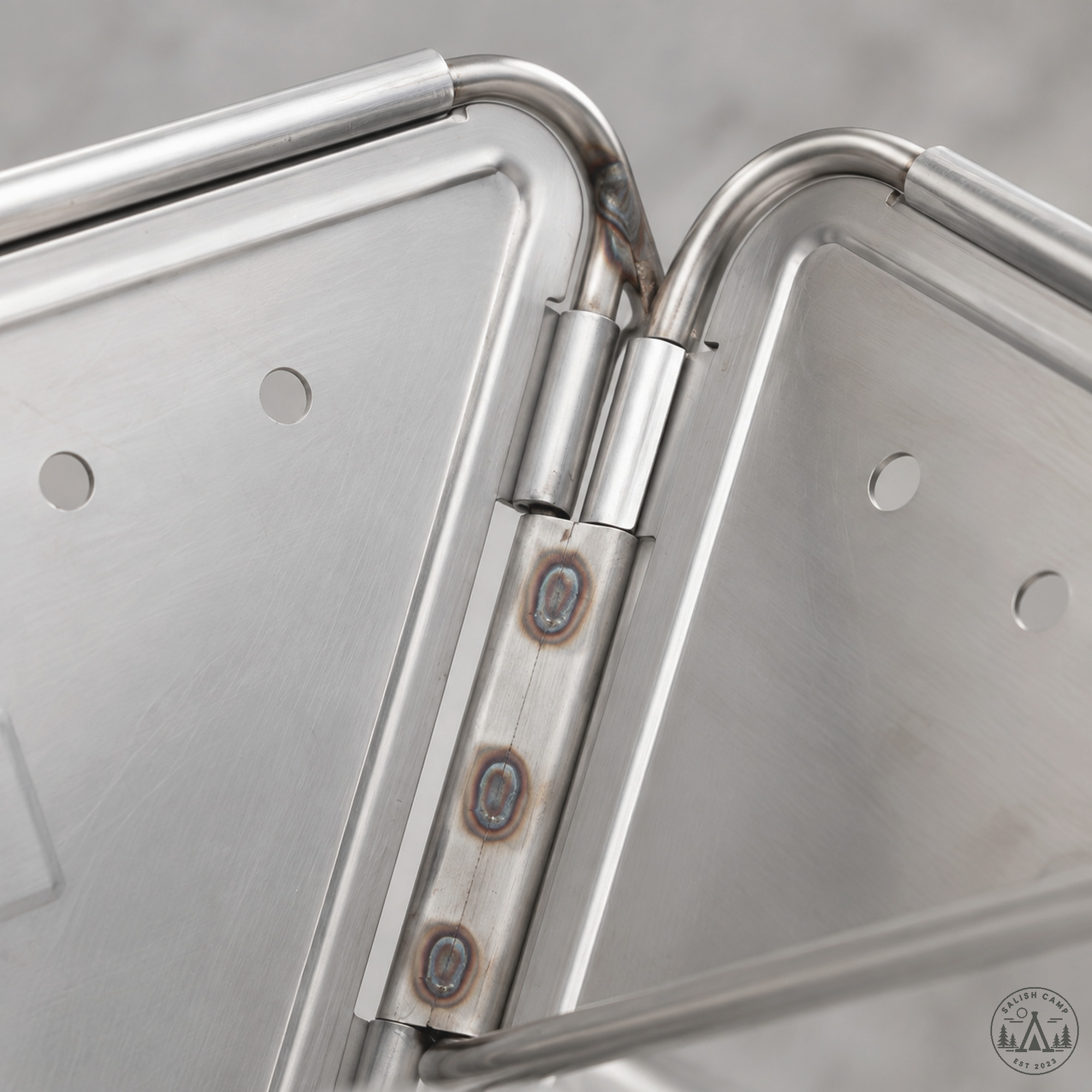ST-032RS interlocking hinge and fold mechanism close-up