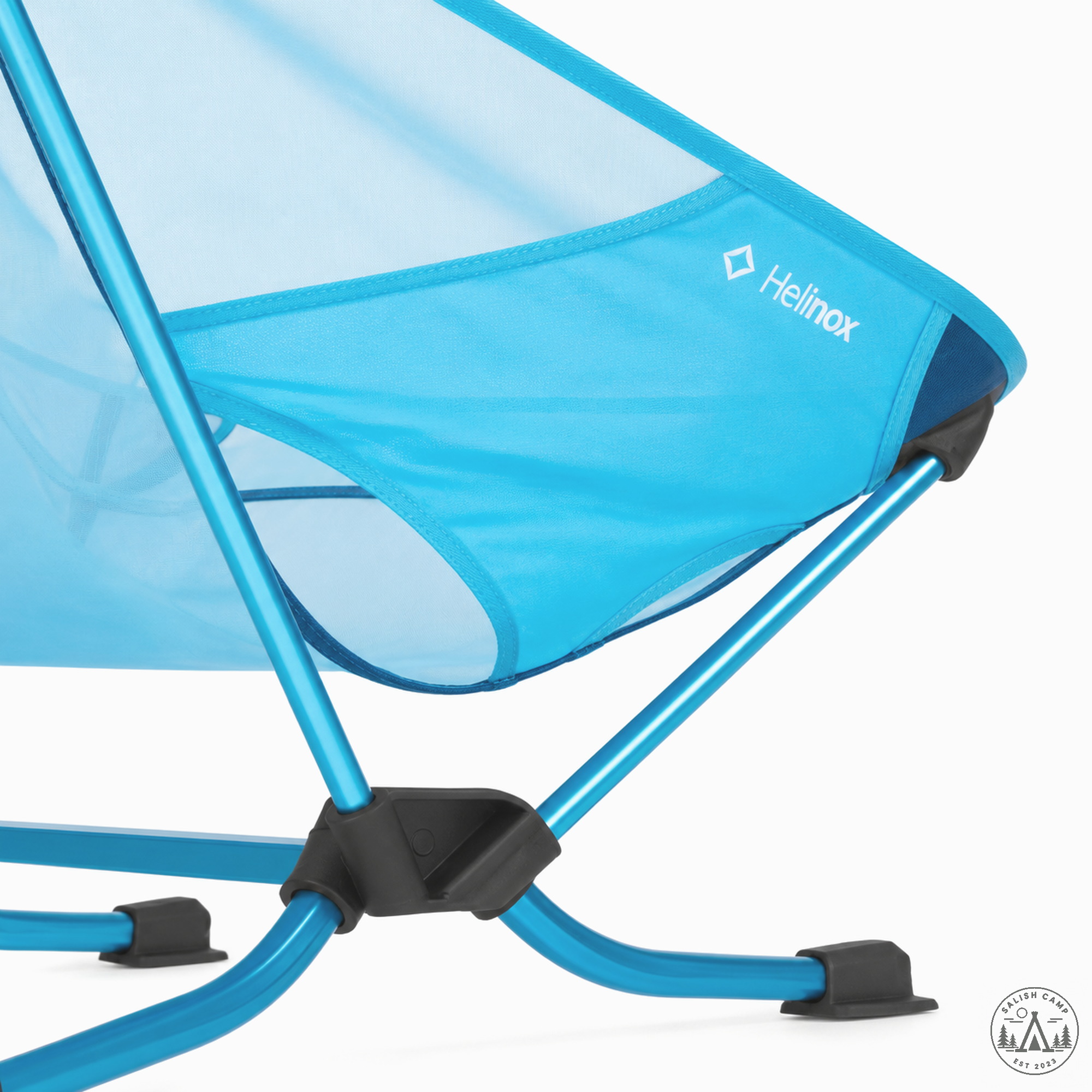 Lower side of the Blue Mesh Beach Chair (re), with cyan poles meeting at a black hub above two flat black feet