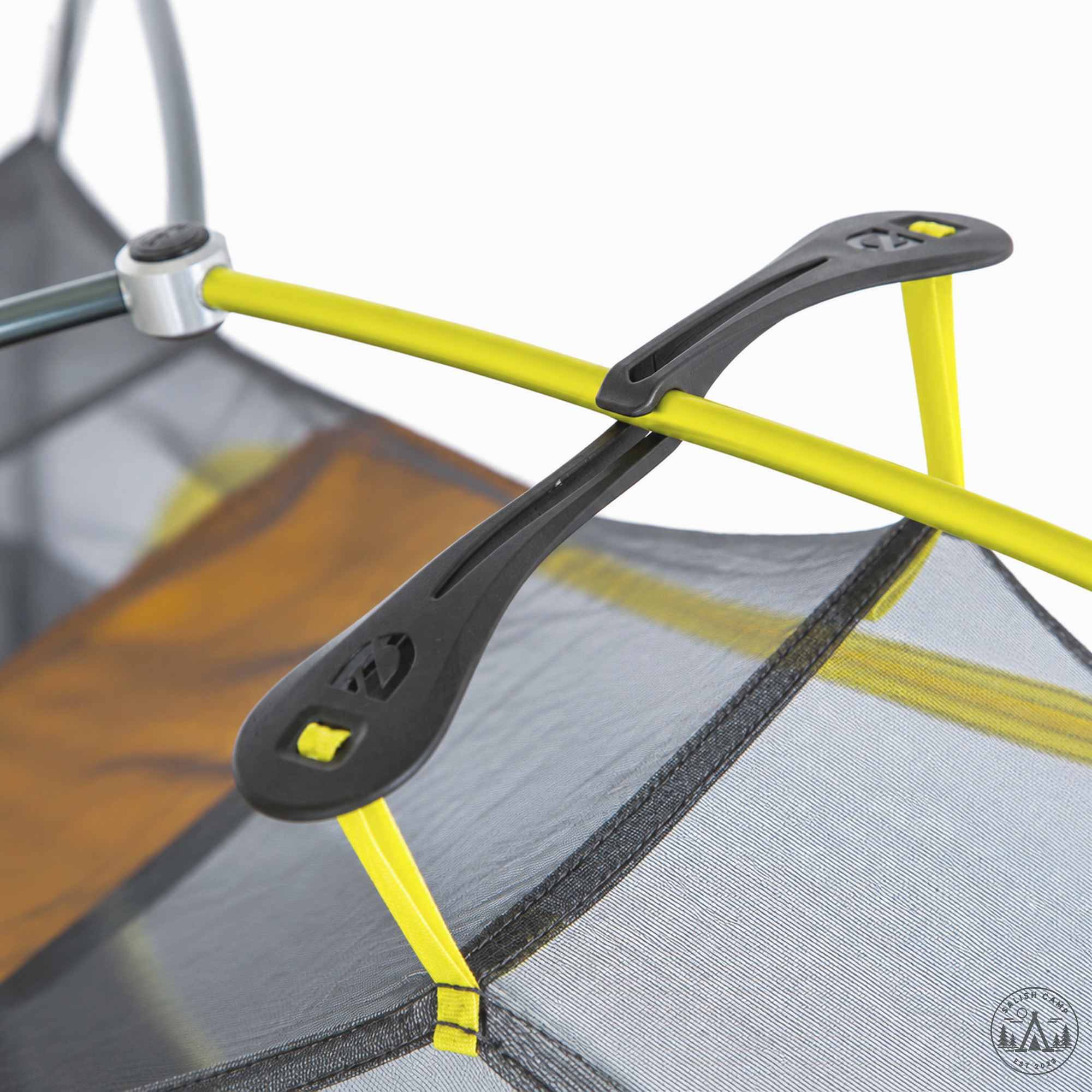 Close-up of the black Flybar on a yellow DAC pole of the Hornet OSMO 2P