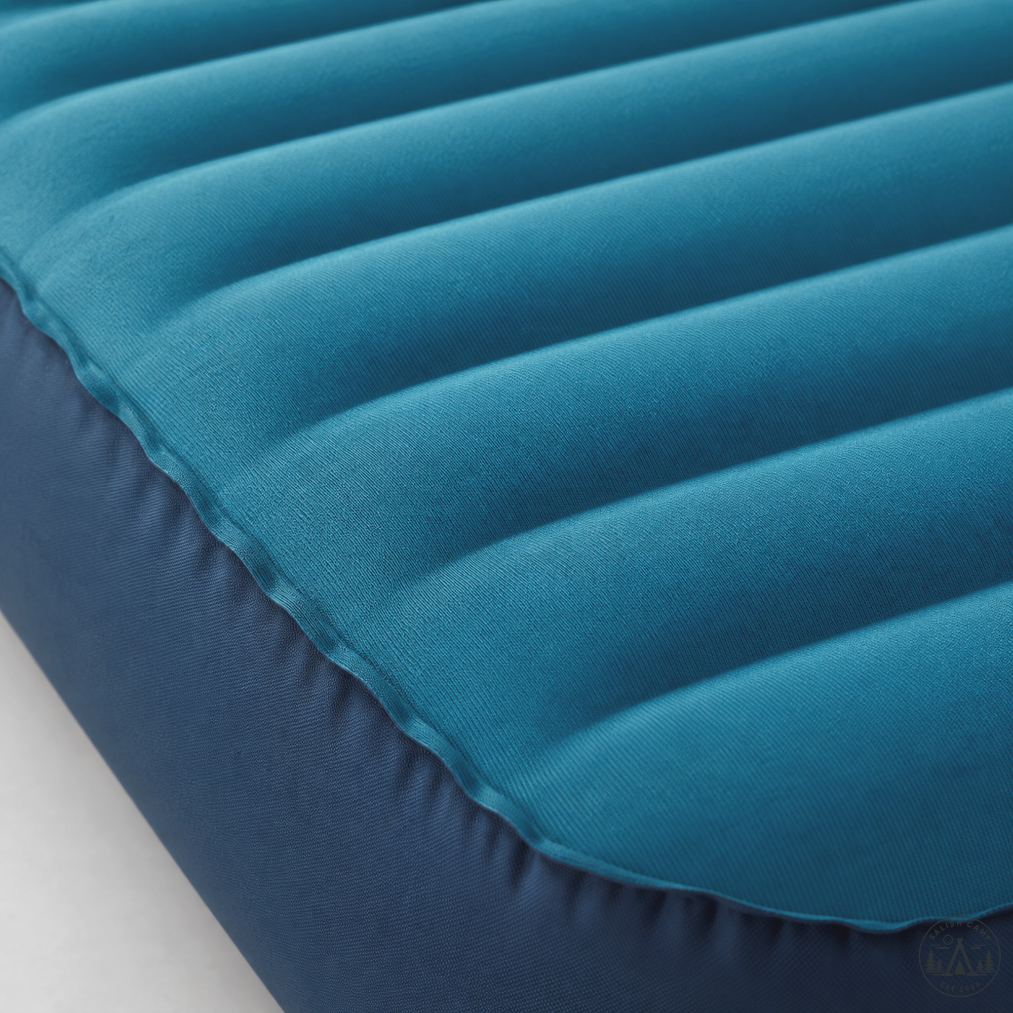 MondoKing 3D stretch-knit top fabric and lengthwise ribs close-up