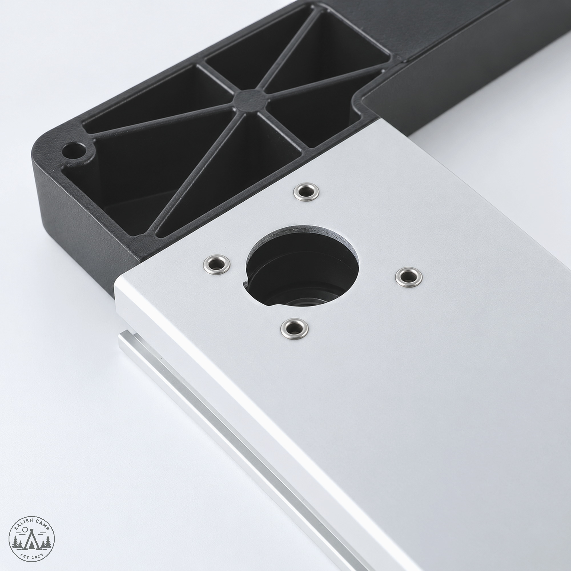 Stanluck 3 Unit IGT Frame black corner leg socket close-up